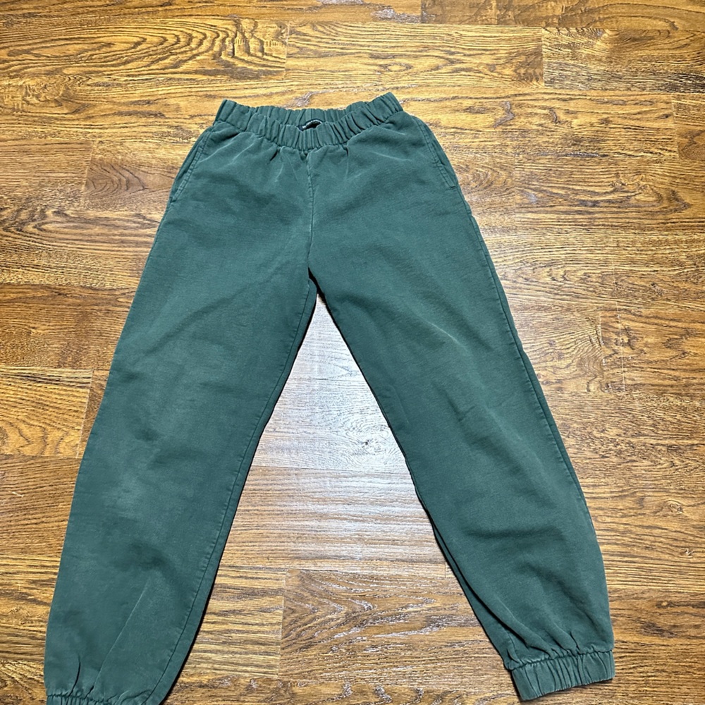 Brandy Melville sweatpants. Os